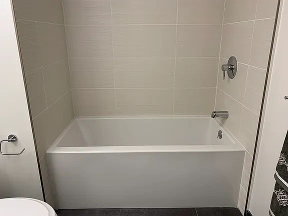 Building Photo - "Charming Urban Oasis: Spacious 1-Bedroom Retreat in the Heart of San Francisco!"