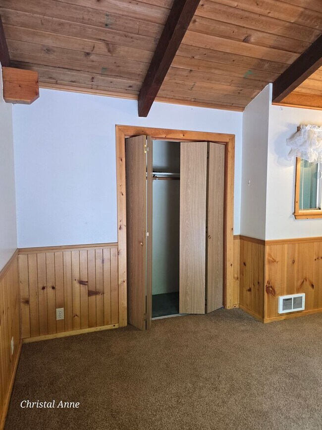 Building Photo - Waterfront 1 bedroom with a loft