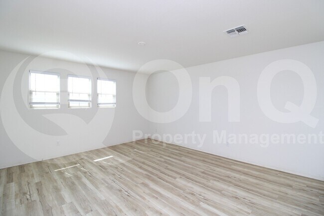 Building Photo - 7549 N 125th Dr