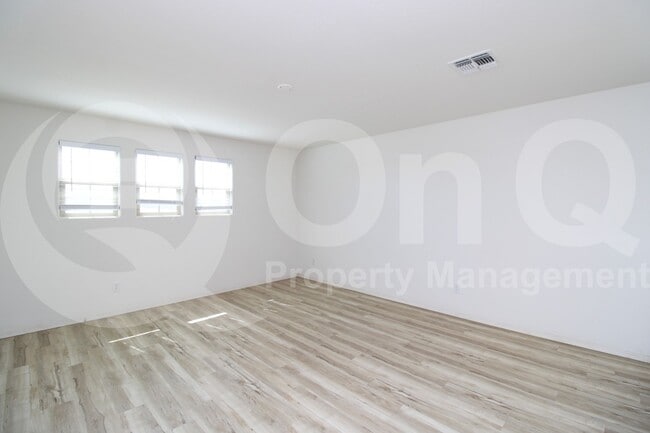 Building Photo - 7549 N 125th Ln