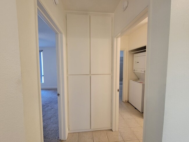 Building Photo - Stylish 2 Bed 1 Bath Midtown Apartment