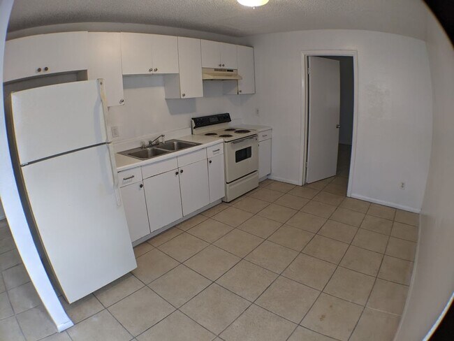 Building Photo - 3 Bedroom, 2 Bathrooms Apartment with Water View