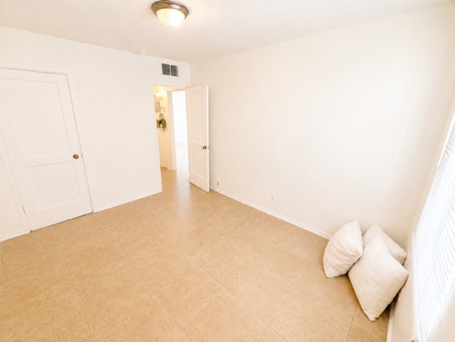 Building Photo - 1505 N 15th Ave