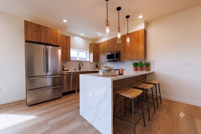 Building Photo - LUXURY in Prime Culver City