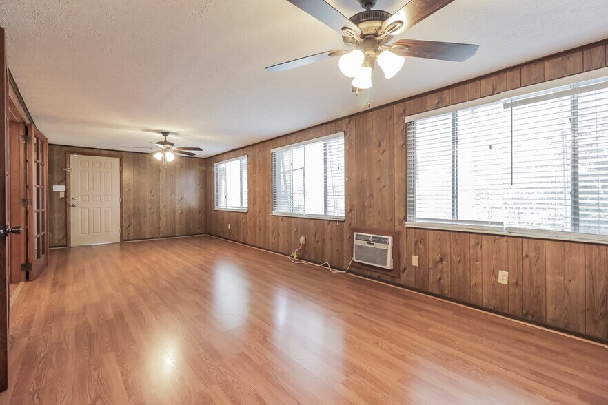 Building Photo - 123 Hidalgo Ave