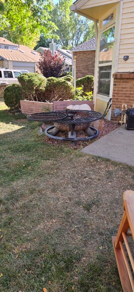 Building Photo - 138 Willow Pl S