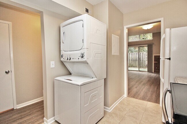 Building Photo - 3127 Heathstead Place