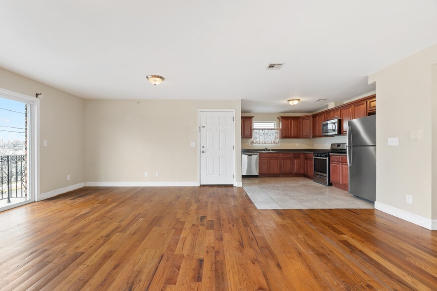 Building Photo - 270 S 20th St