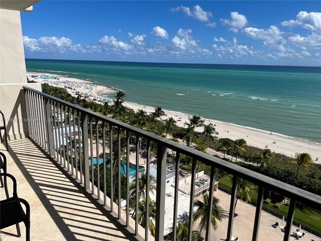 Building Photo - 2625 Collins Ave