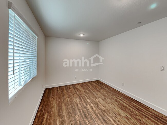 Building Photo - 10076 Roseum Ct
