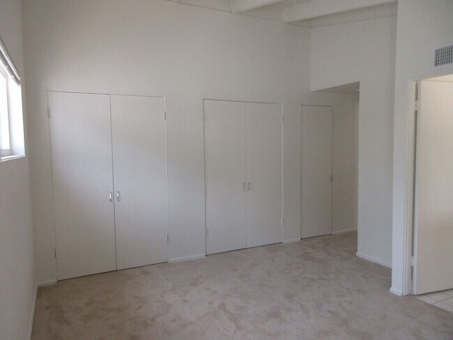Building Photo - Book your appointment today for this cozy ...
