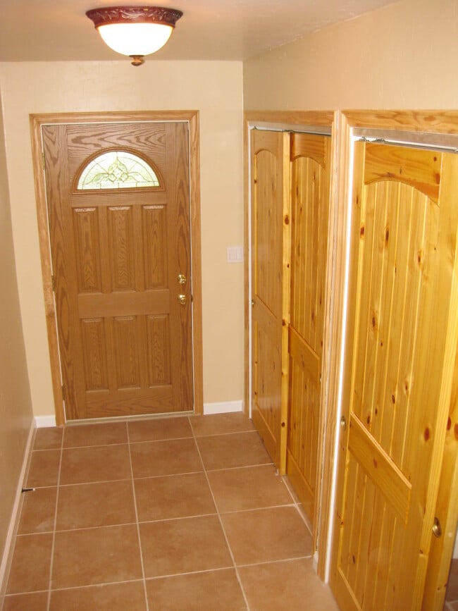 Building Photo - 2805 Fallbrook Ln