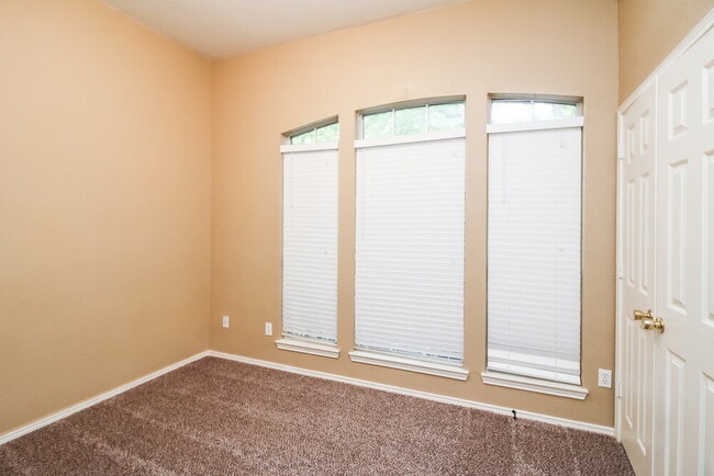 Building Photo - 4713 Baton Rouge Blvd