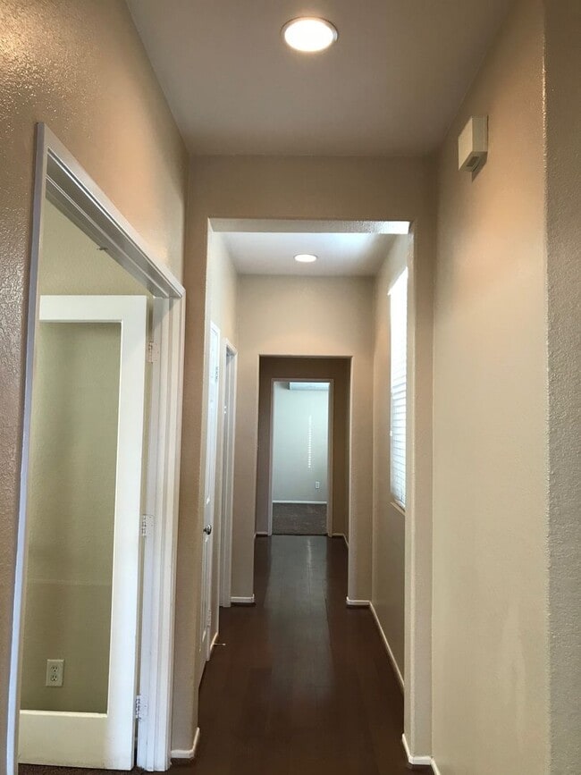 Building Photo - 3 BEDROOM VICTORVILLE HOME IN SPRING VALLE...