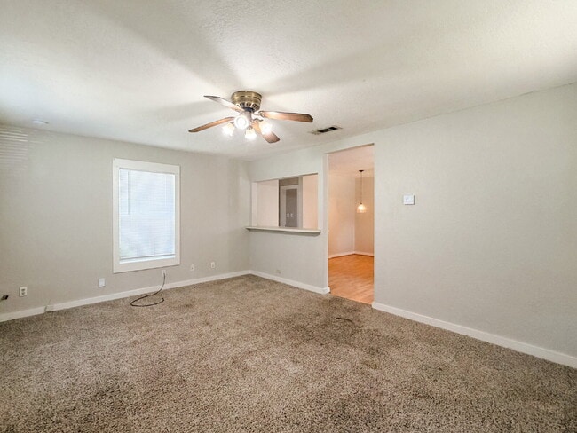 Building Photo - 3 Bed, 1.5 Bath House on Over a Quarter Acre