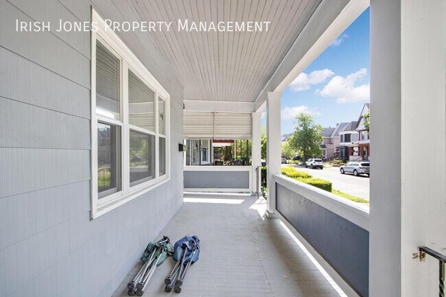 Building Photo - 374 Breckenridge St