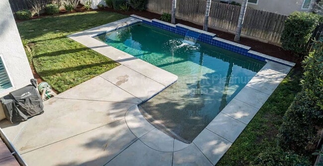 Building Photo - 2927 E Solar Ave