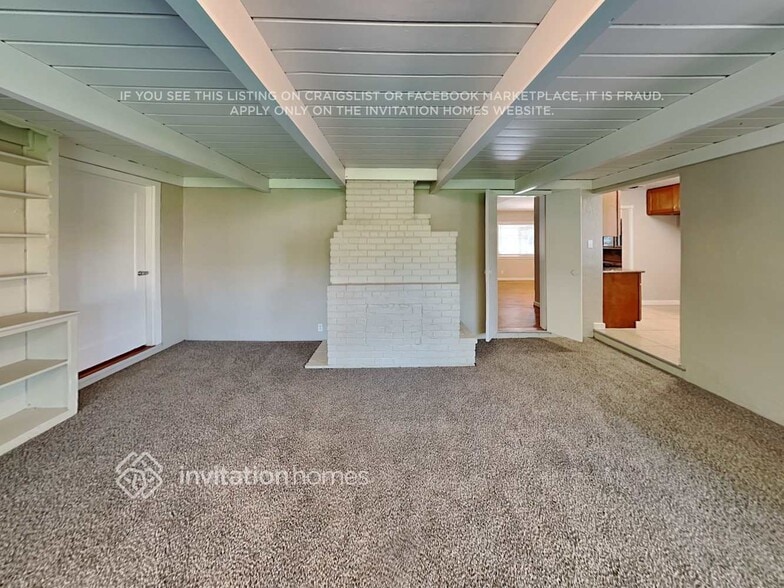 Building Photo - 2305 Carlsbad Ave