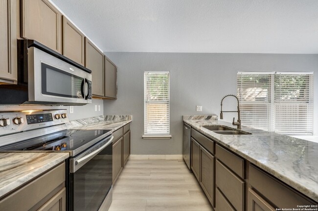 Building Photo - 22 McLennan Oak