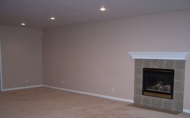Building Photo - 2361 Craycroft Dr