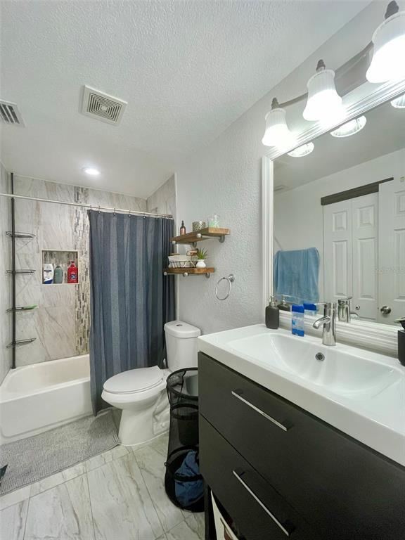 Building Photo - 8310 El Portal Dr