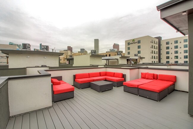 Building Photo - 1323 Elati St