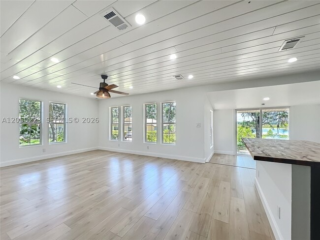 Building Photo - 8781 LAKESHORE Dr