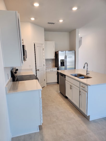 Building Photo - 7653 Waterscape Dr