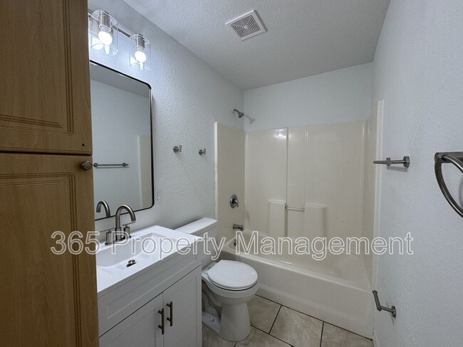 Building Photo - 3614 Cordova Terrace