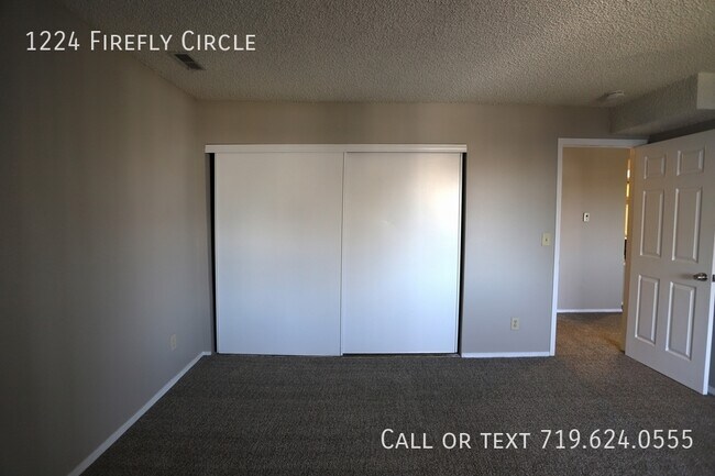 Building Photo - Fully Remodeled Condo