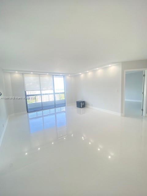 Building Photo - 3530 Mystic Pointe Dr