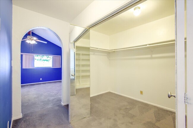 Building Photo - 9239 Bonavista Ln