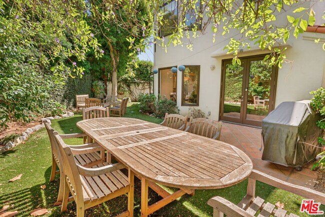 Building Photo - 16015 W Northfield St