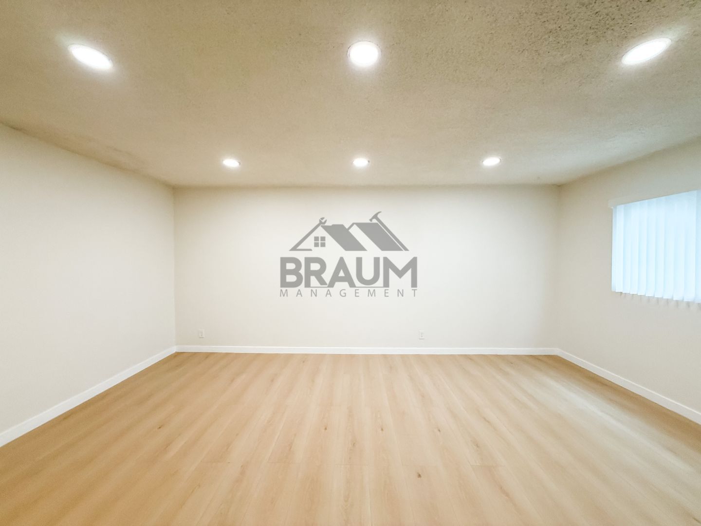 Building Photo - 5252 Hermitage Ave