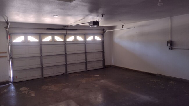 Building Photo - 68 Sunvalley Ct, Merced