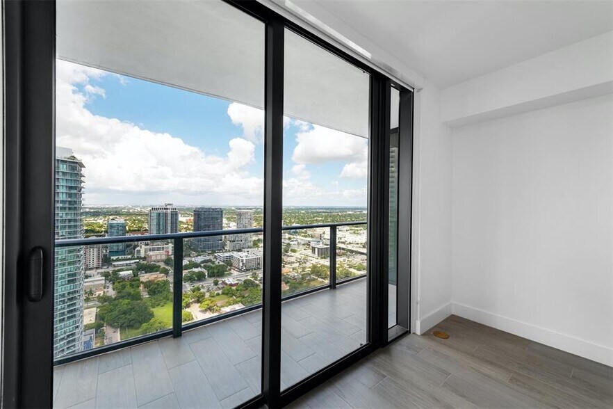 Building Photo - 3131 NE 7th Ave