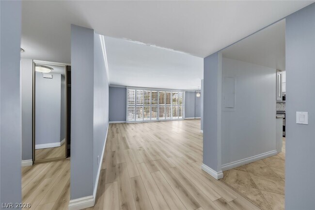 Building Photo - 205 E Harmon Ave