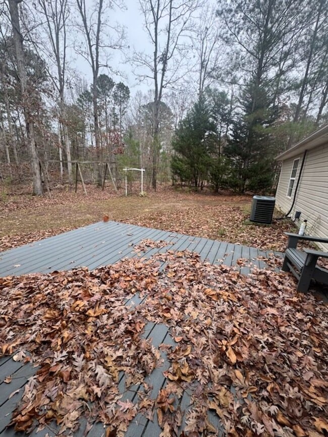 Building Photo - Charming and Spacious 3BR 2BA Home w/ Full Kitchen Suite + Garage + Optional Boat Launch Access i...