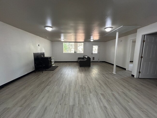 Building Photo - RURAL Single family home!!