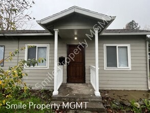 Building Photo - A nice house with 3 beds rooms and 1.5 baths.