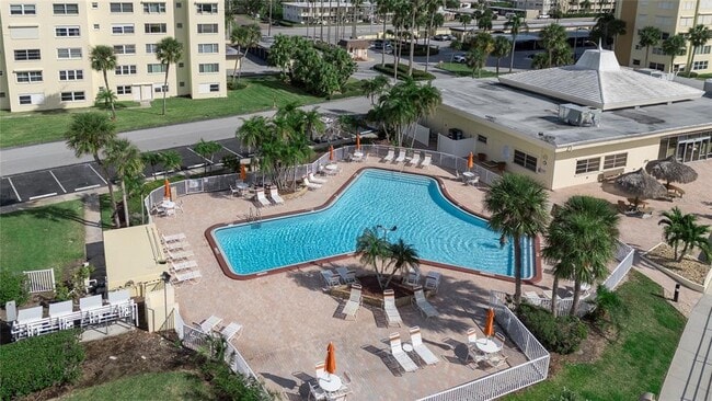 Building Photo - 4775 Cove Cir