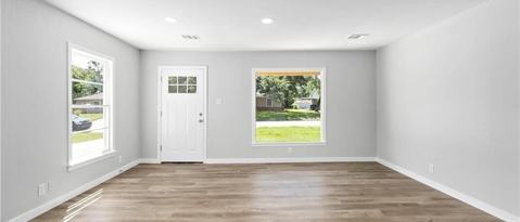 Building Photo - 722 Mary Lake Dr