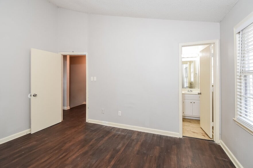 Building Photo - 1651 Winchester Way SE