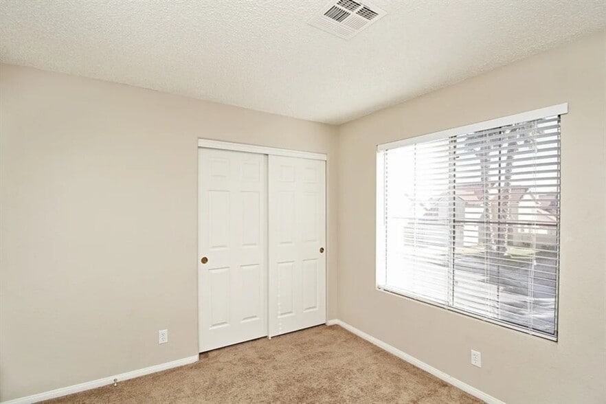 Building Photo - 3300 Hyannis Cir