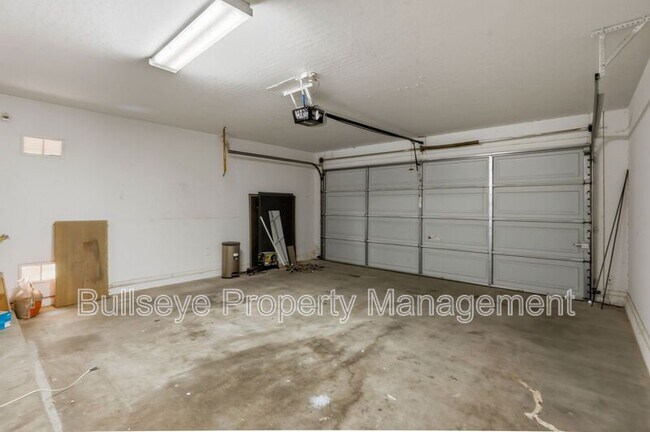 Building Photo - 21069 N Jocelyn Ln