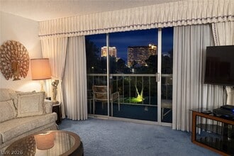 Building Photo - 750 S Royal Crest Cir