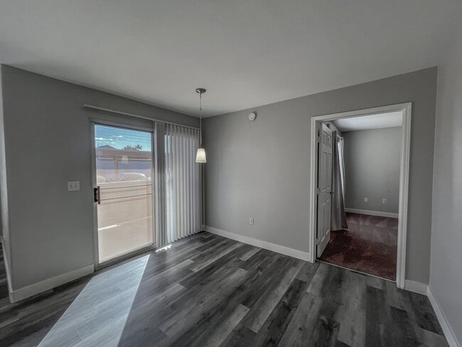 Building Photo - 555 E Silverado Ranch Blvd