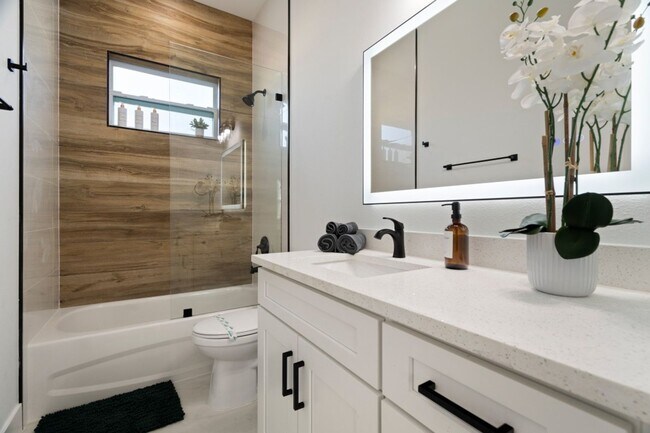 Building Photo - Beautiful New constriction Near Madera Beach