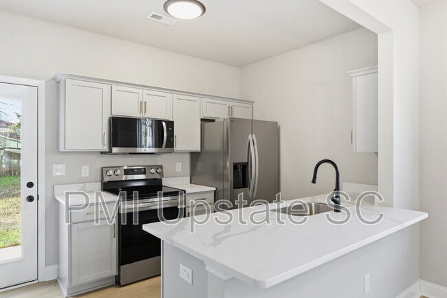 Building Photo - 107 Virginia Ave