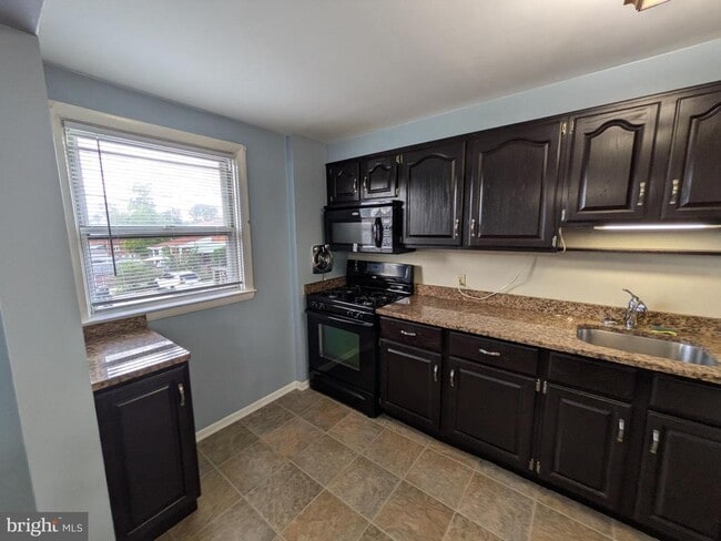 Building Photo - 1111 Circle Dr
